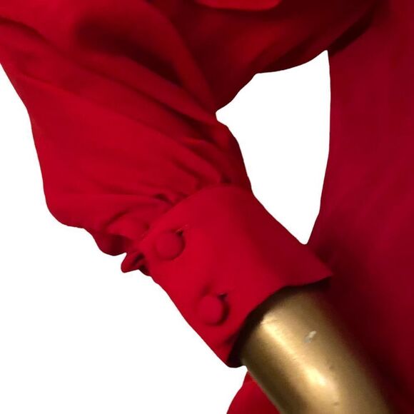 Beautiful red 100% silk chiffon blouse. Cold shoulder, front bow option. Size xs - Picture 5 of 13